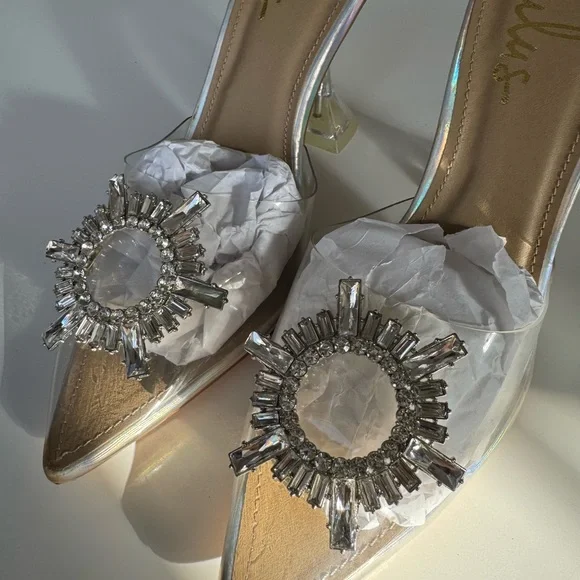 NEW Lulus Heels - Picture 3 of 7